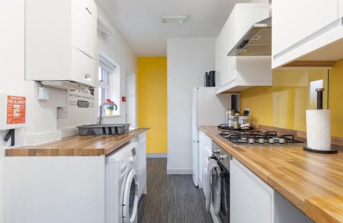 Wyken House | 4BR with Private Parking