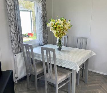 East Drayton Ski Chalet | 4Guests-2Bedroom-WiFi-Tv