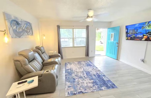 Bearss Plaza House | 4k TV's, Soft Mattress, Remodeled, Moffitt, USF