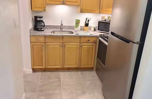 Bearss Plaza Apartment | 4k TV's, Soft Mattress, Remodeled, Moffitt, USF