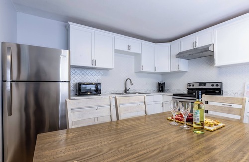 Palm Springs Apartment | 4ppl, 9 minutes to airport , BBQ, Top Location