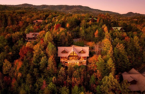Pittman Center Cabin | 4Suites| SeptDeal | View | HotTub | FirePit | GmRm