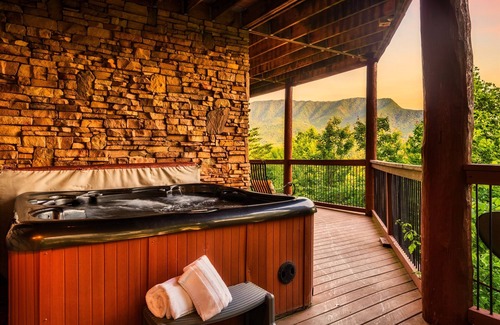 Pittman Center Cabin | 4Suites| SeptDeal | View | HotTub | FirePit | GmRm
