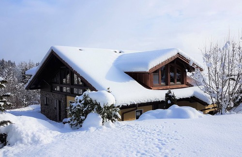 Ofterschwang House | 4th floor skier's getaway near ski lifts w/balcony, wood-burning fireplace