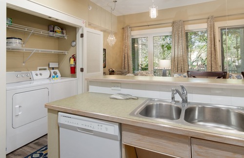 Baytowne Wharf Condo | 4th Nt FREE- Stay 11/29-12/28! Baytowne Wharf, Beach Tram, Tropical Pool, Gym