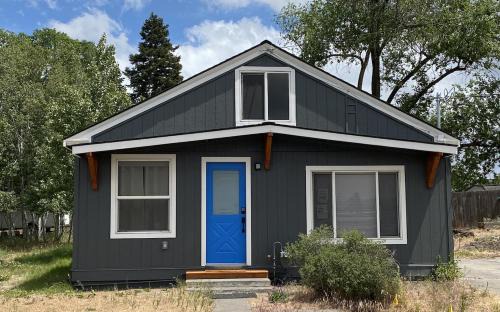 Larkspur House | 4th Street Work Friendly Home