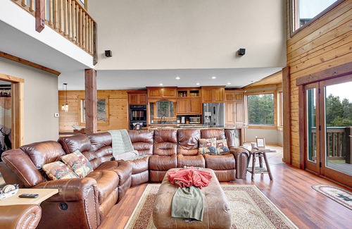 Idaho Springs House | 4WD Required | Exceptional Views | Pet Friendly | Off the Grid