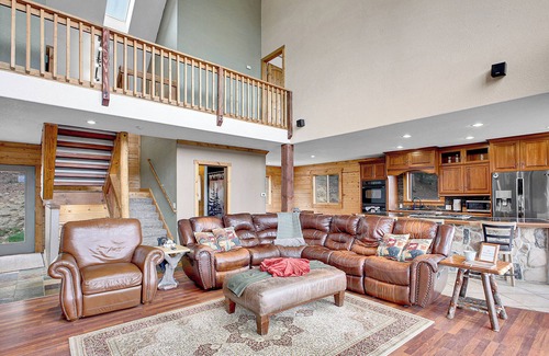 Idaho Springs House | 4WD Required | Exceptional Views | Pet Friendly | Off the Grid