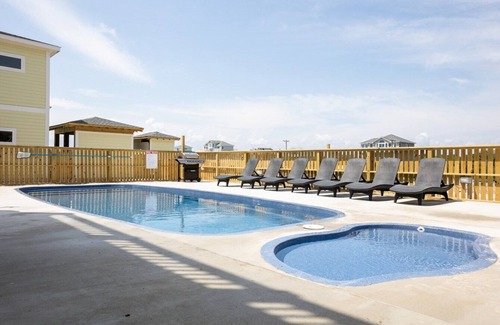 Currituck County House | 4x4! Pool, spa, theater, and more, June 15-22 open!