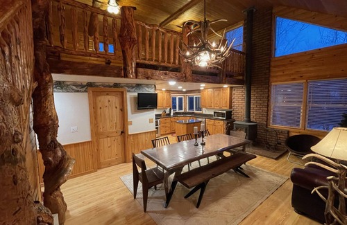 Swanlake Cabin | 5 acre Cabin with Pond & Stream!