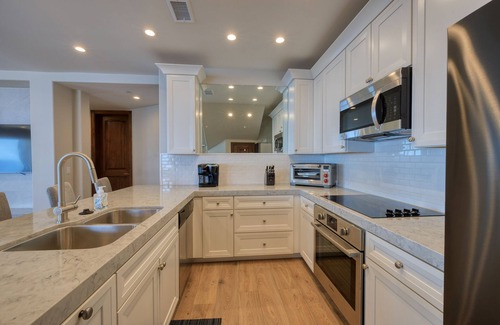 Avalon Condo | 5 Bdr Luxury Villa at Hamilton Cove (bottom level), 6 seat cart, AC, VIEWS