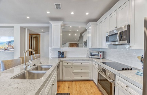 Avalon Condo | 5 Bdr Luxury Villa at Hamilton Cove (bottom level), 6 seat cart, AC, VIEWS