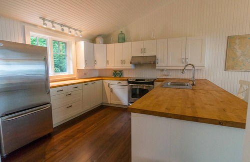 Port Carling Cottage | 5 bdrm, 4 bath, Lake Joe Island Property! Boathouse!