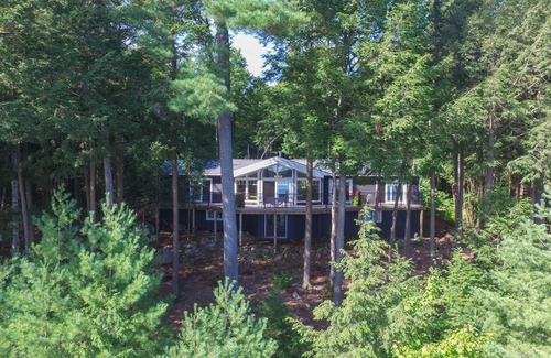 Port Carling Cottage | 5 bdrm, 4 bath, Lake Joe Island Property! Boathouse!