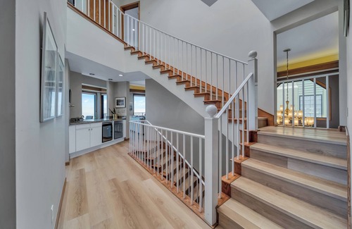 Claremont House | 5-bdrm home in Oakland Hills, with sweeping views of San Francisco and GG Bridge