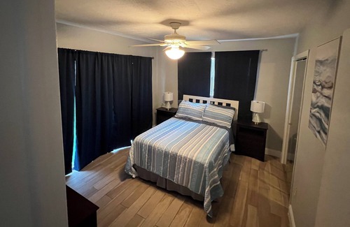 Cooper City House | 5 bed 2 bath House near Fort Lauderdale minutes from Casino and Sawgrass Mills.