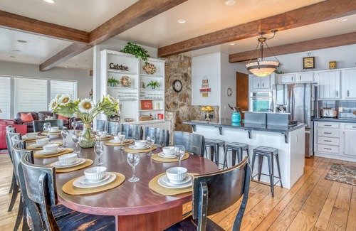 Roads End House | 5-Bed, 5-Bath Oceanfront home has Beach Access, Panoramic Roads End Views!