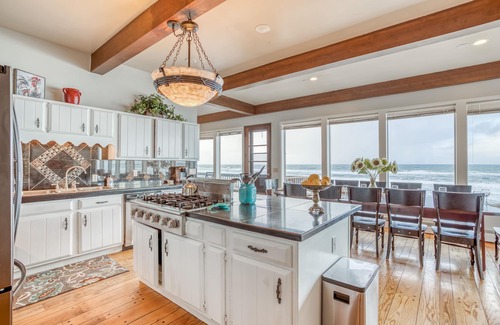 Roads End House | 5-Bed, 5-Bath Oceanfront home has Beach Access, Panoramic Roads End Views!