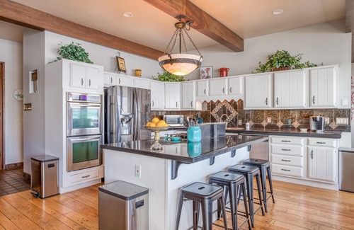 Roads End House | 5-Bed, 5-Bath Oceanfront home has Beach Access, Panoramic Roads End Views!