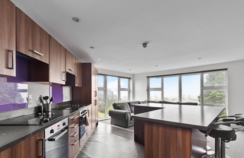 Plymouth Apartment | 5 Bed Apartment @ Derriford Stays by Pureserviced