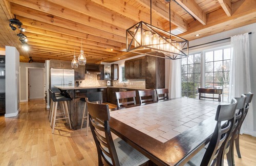 Saint Ferreol les Neiges House | 5 bed hot tub 3 bathroom mt St. Anne