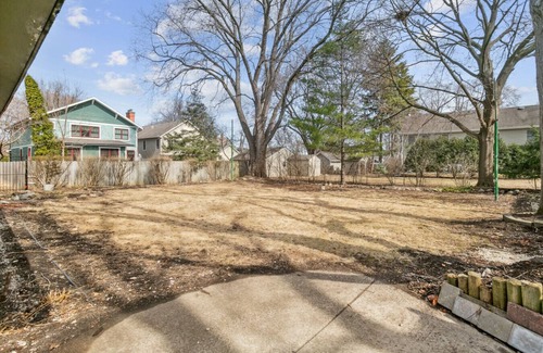 Russell Apartment | 5 Bed Home w/Big Yard & Front Porch by Navy Base