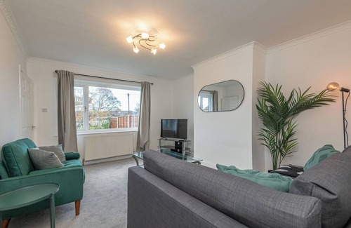 Chapeltown House | 5 bed House, 11 Minutes from Leeds city centre.nHome from home.