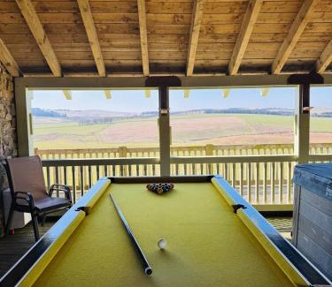 Heriot House | 5 Bed House -Sleeps 10- Hot Tub - Garden - Parking