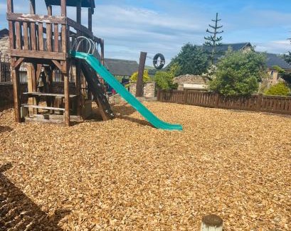 Heriot House | 5 Bed House -Sleeps 10- Hot Tub - Garden - Parking