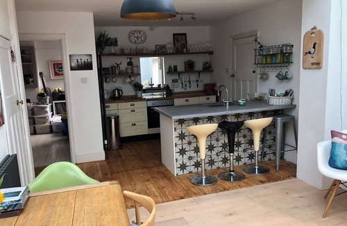 Kingsbridge House | 5 Bed House - Sleeps 10 - Pets - Garden - Parking