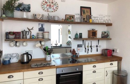 Kingsbridge House | 5 Bed House - Sleeps 10 - Pets - Garden - Parking