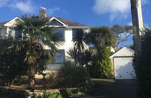 Kingsbridge House | 5 Bed House - Sleeps 10 - Pets - Garden - Parking