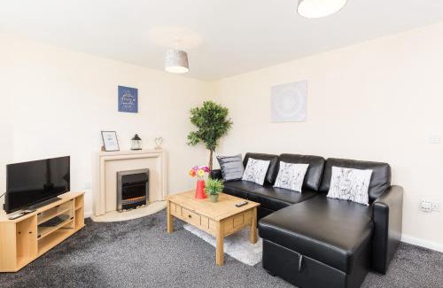 Wolverhampton Villa | 5 bed house with free parking in quiet location