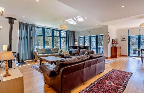 Blairgowrie House | 5 Bed in Bridge of Cally 76356