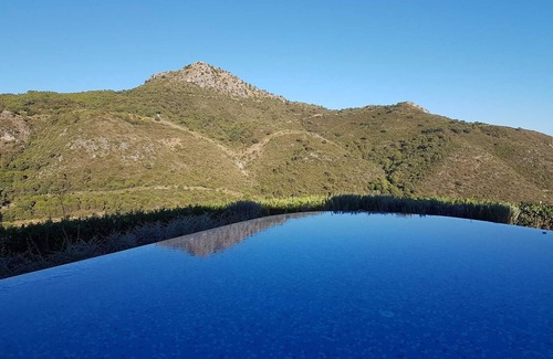 Benahavis Villa | 5 Bed Luxury with incredible views, gym, spa, cinema and 2 pools!