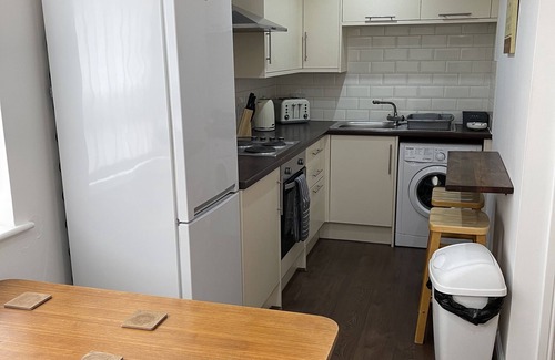 Liverpool Apartment | 5 bed, sleeps 10, handy for Anfield & Tourists