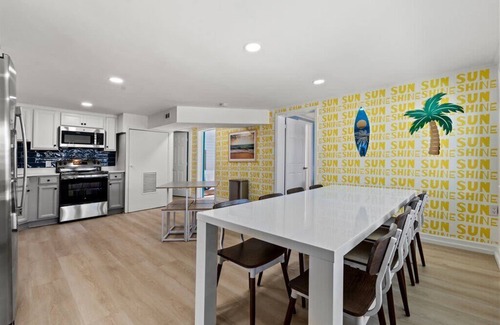 Crescent Beach Apartment | 5 bedroom-2 and a half bathroom Apartment
