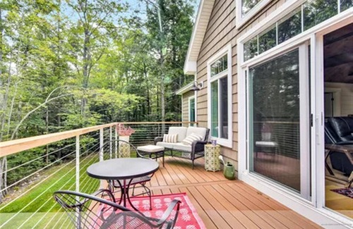 Naples House | 5 BEDROOM 3 BATH JUST 2 MILES FROM THE CAUSEWAY