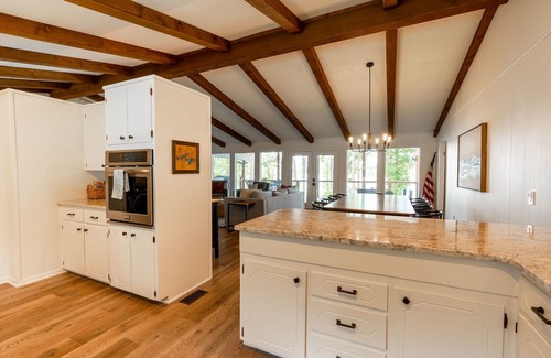 Greers Ferry House | 5 Bedroom + 3 Bathroom Greers Ferry Lakefront Home with Beautiful Shoreline!