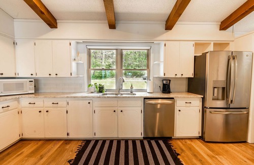 Greers Ferry House | 5 Bedroom + 3 Bathroom Greers Ferry Lakefront Home with Beautiful Shoreline!