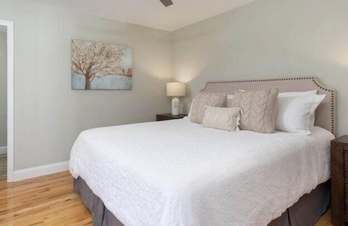 Fairview Apartment | 5 Bedroom 683504 by Houzlet