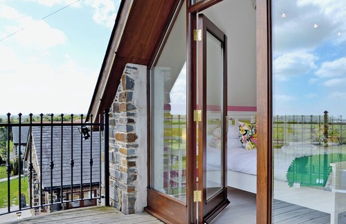 Saint Clears Cottage | 5 bedroom accommodation in St Clears, near Laugharne