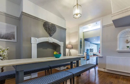 Buxton Cabin | 5 bedroom accommodation in Buxton