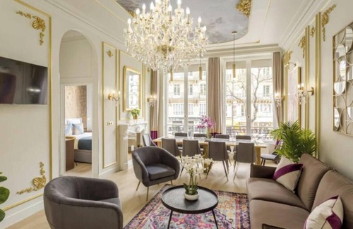 Paris City Center Apartment | 5 Bedroom apartment close to Louvre, Notre-Dame and Marais
