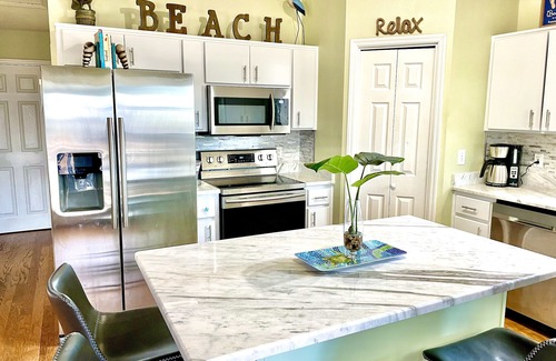 Alligator Point House | 5 Bedroom Beach House Slps 12 - Private Beach - Shells - Fishing -Screened porch