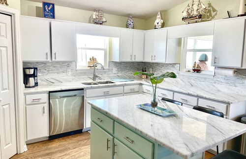 Alligator Point House | 5 Bedroom Beach House Slps 12 - Private Beach - Shells - Fishing -Screened porch
