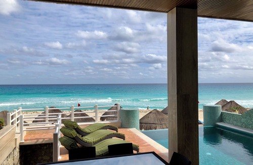Zona Hotelera Villa | 5 Bedroom Beachfront Villa