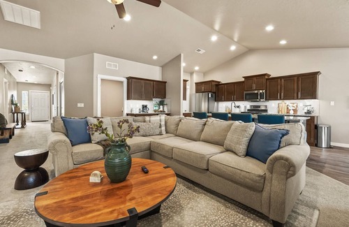 Caldwell House | 5 bedroom - Caldwell 83605, Relocations, Work Crews, Family