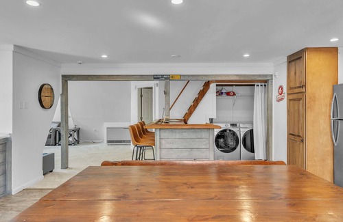 Killington Ski Chalet | 5-bedroom chalet walking distance to bars and restaurants - on the access road