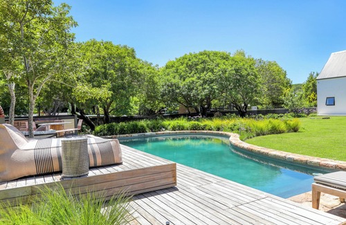 Tokai House | 5-Bedroom Forest Getaway with Jacuzzi & Views